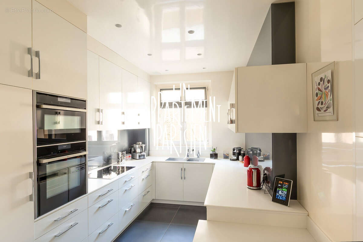 Appartement à NEUILLY-SUR-SEINE