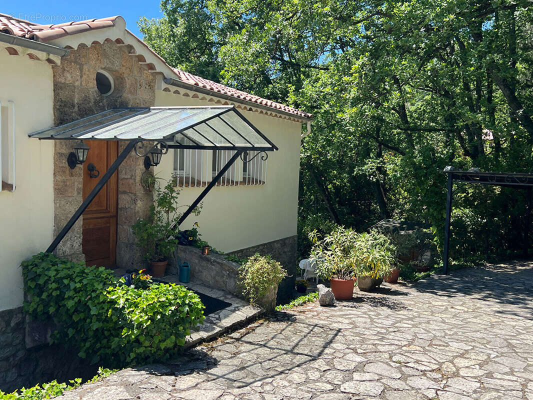 Magagnosc : Maison familiale avec vue mer exceptionnelle - photo 3