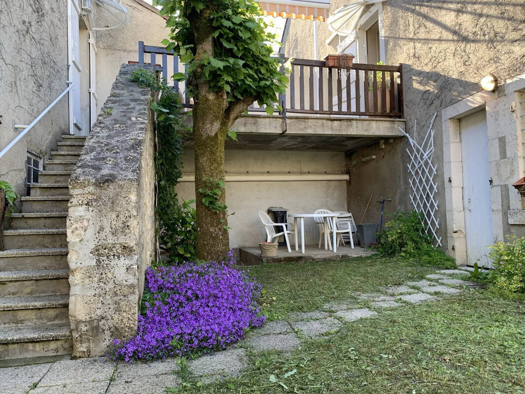 Maison à LE PONT-CHRETIEN-CHABENET