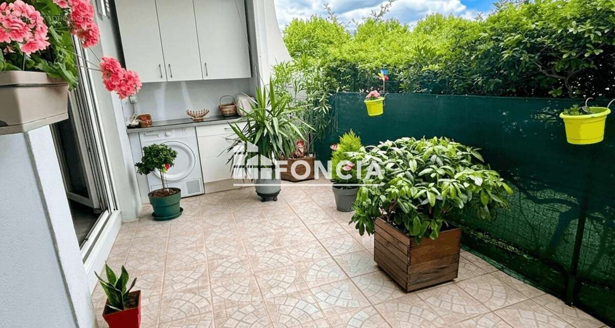 La Grande-Motte – T3 en rez-de-chaussée avec terrasse de 30m² et parking, à 300m de la plage - photo 3