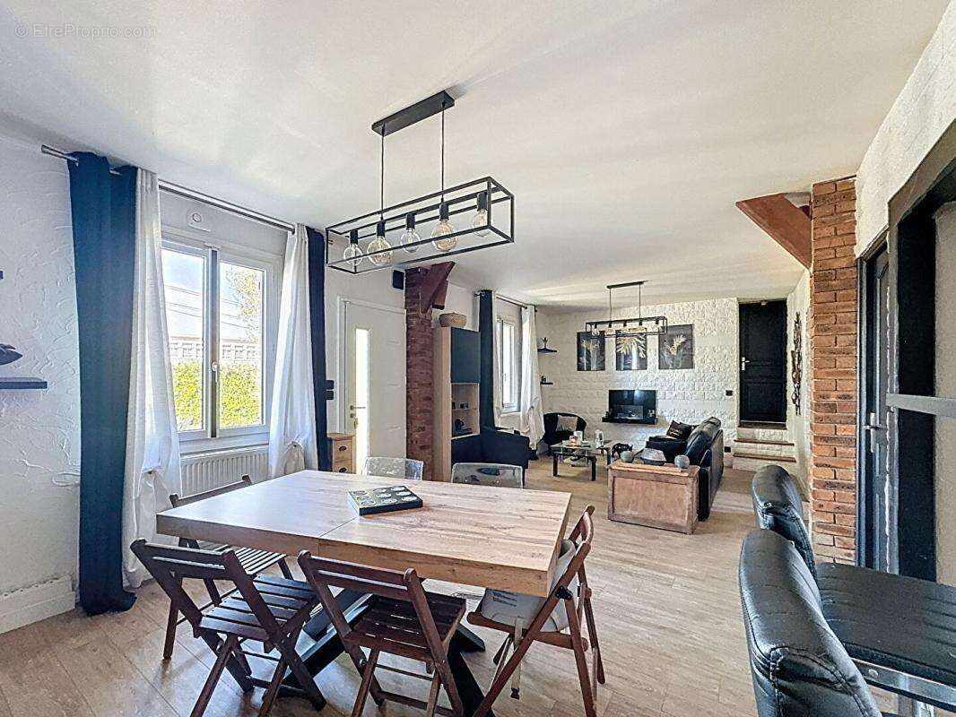 Maison à MORANGIS