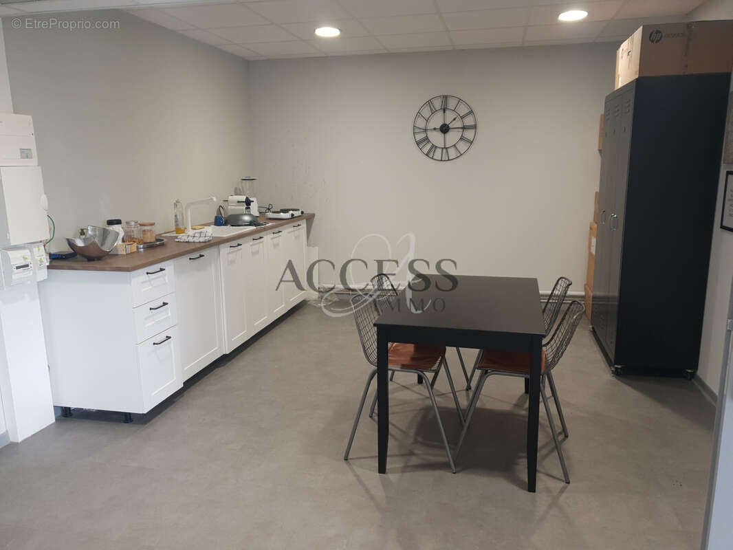 Commerce à LA CHAPELLE-EN-SERVAL