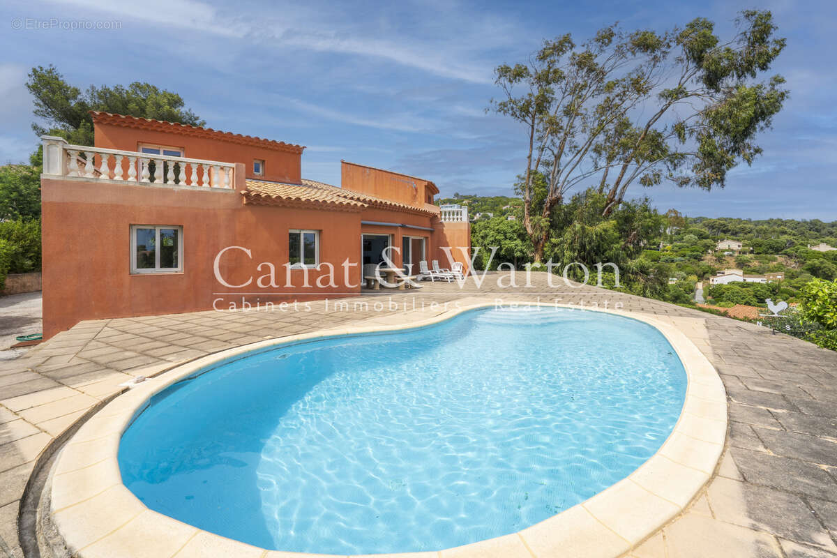 À 500 m de la plage de cavalaire: villa avec vue mer & piscine - photo 11