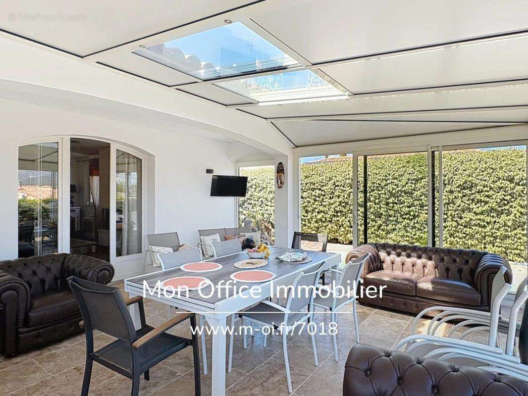 Référence : 7018-les - maison provençale avec piscinne et véranda au calme à cogolin - photo 5
