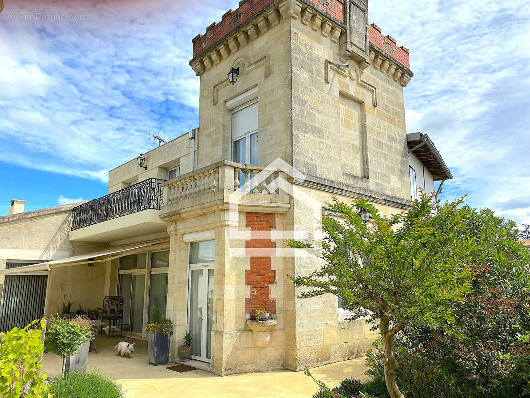 Maison à BLANQUEFORT
