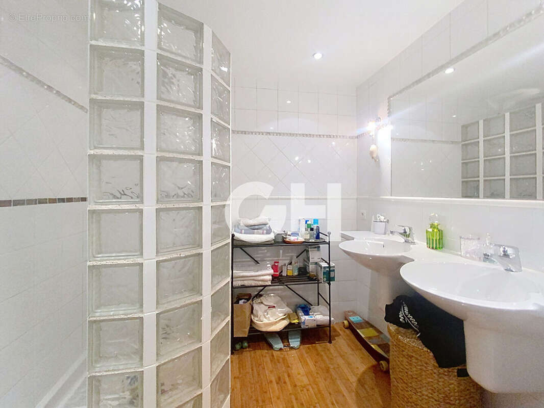 Appartement à PARIS-20E