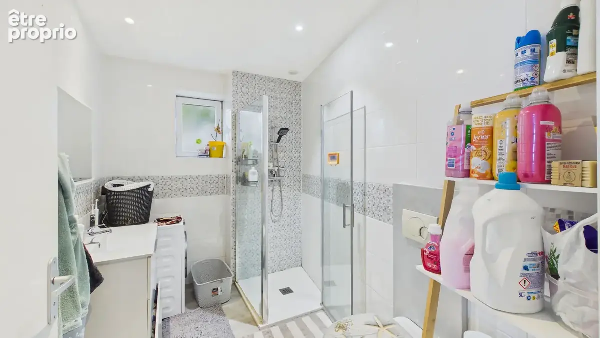 Immeuble de rapport au coeur de Decazeville. Local commercial et Appartement T2 - photo 6