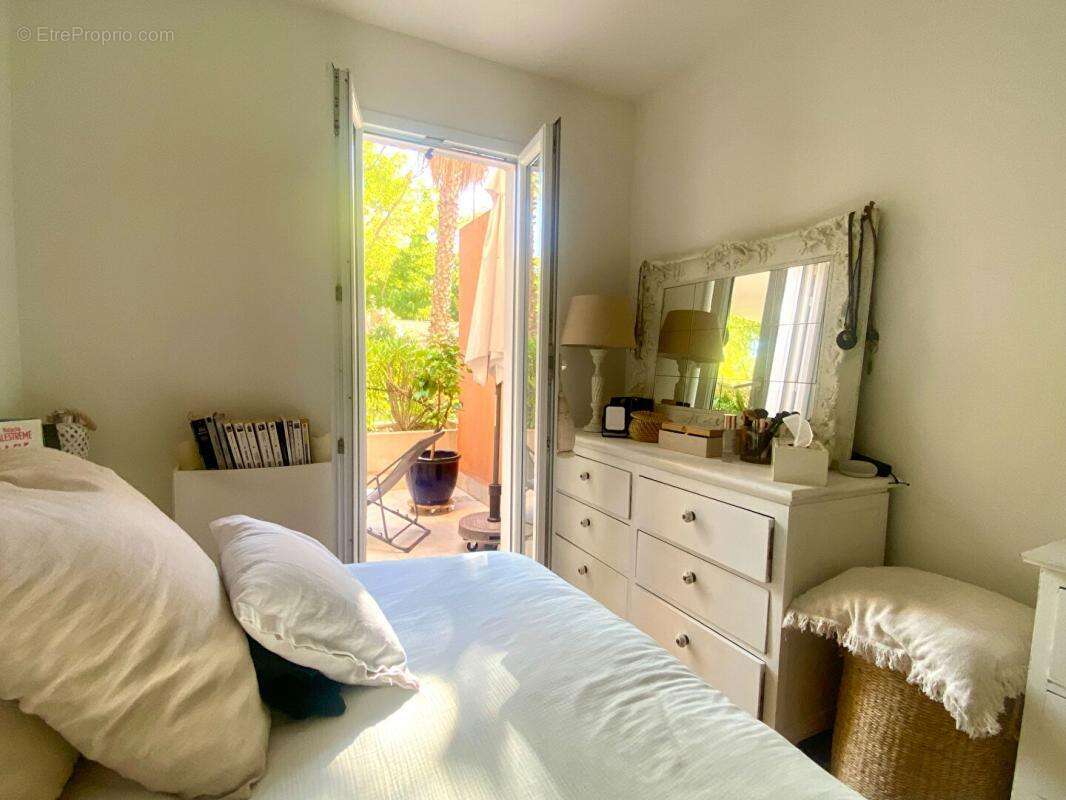 Appartement à SAINT-CYR-SUR-MER