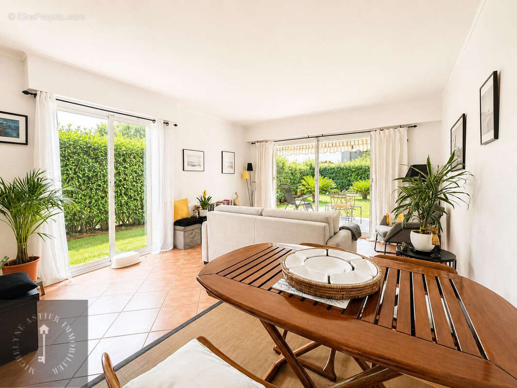 Appartement à SAINT-LAURENT-DU-VAR