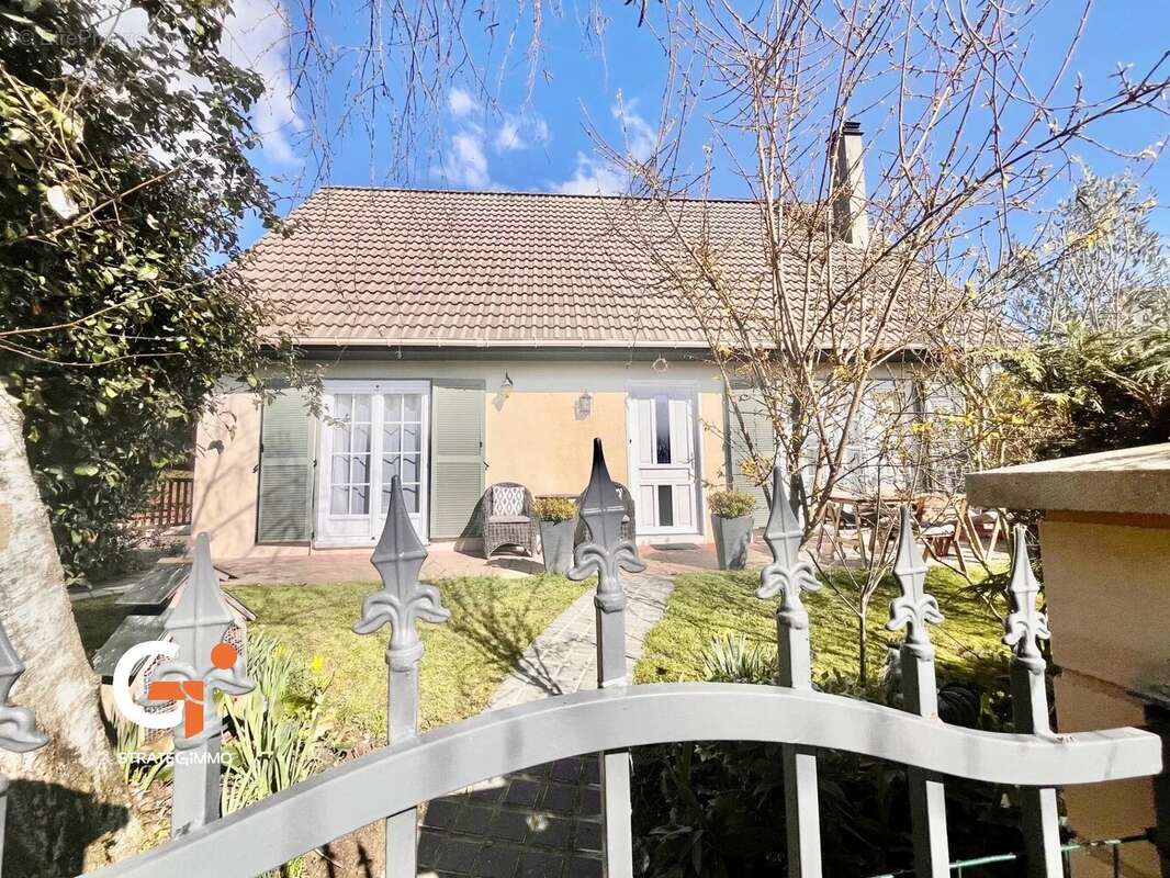 Maison à SAINT-ETIENNE-DU-ROUVRAY