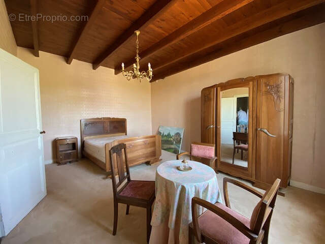 COZES Ancienne propriété viticole 305 m2 habitables 7 chambres 17 pièces au total - photo 22