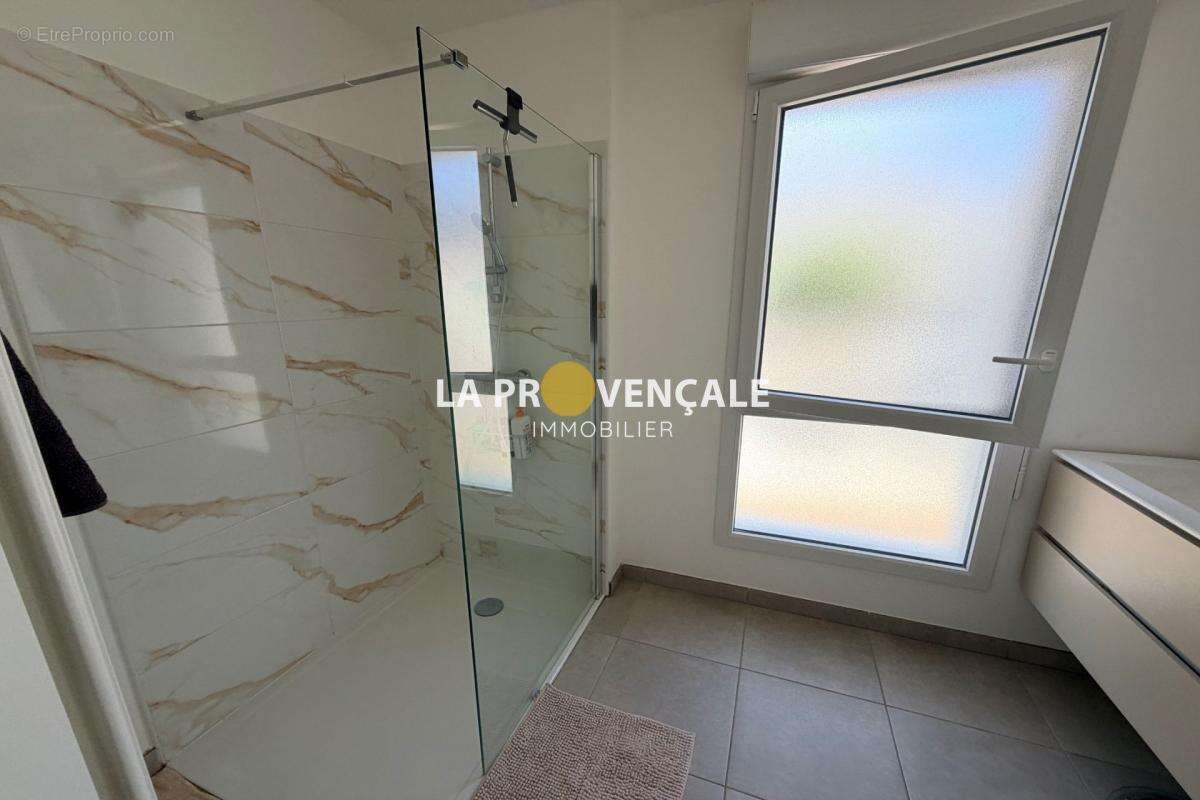 Appartement à ROGNAC