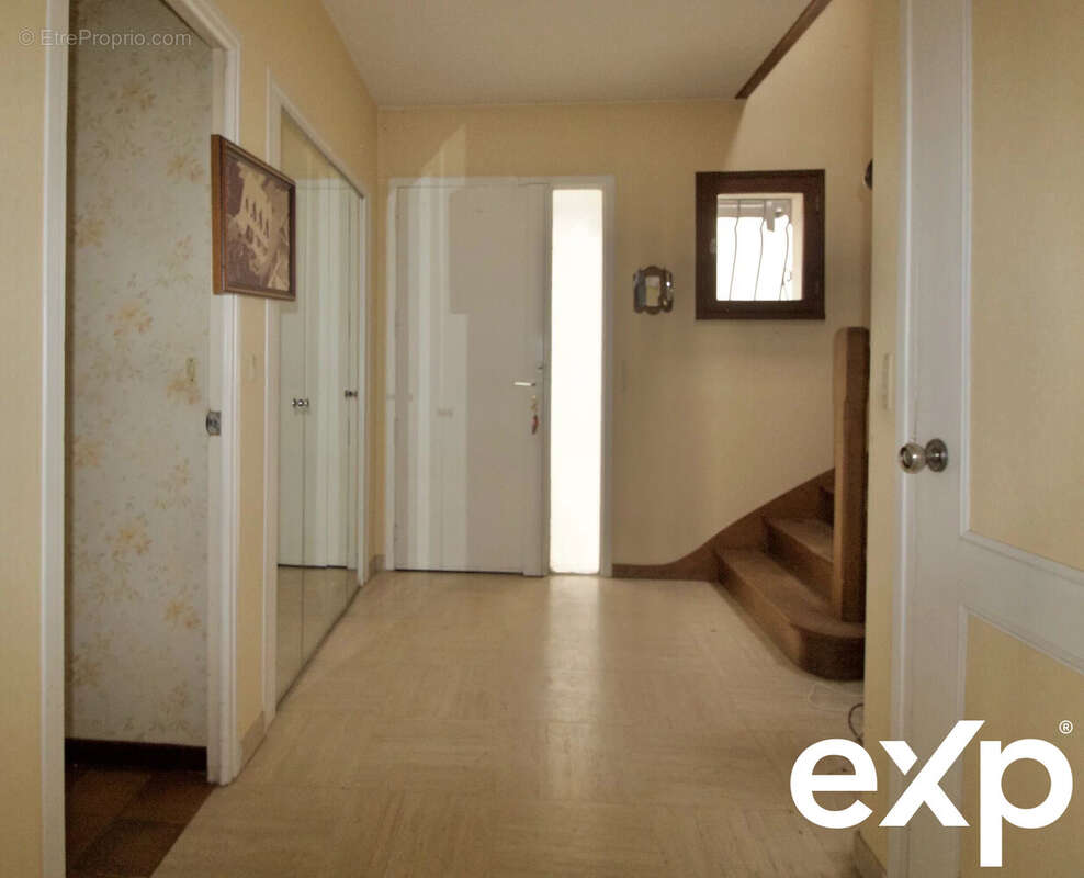 Maison à LE MESNIL-SAINT-DENIS