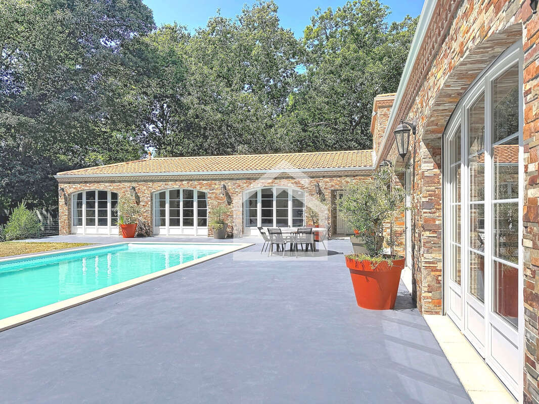 Élégante maison avec dépendance, parc paysager, piscine et au calme - photo 20