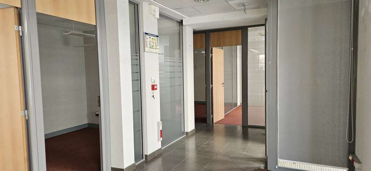 Opportunité Rare – Ensemble Immobilier d'Exception avec Local Commercial & Maison de Caractère - photo 13