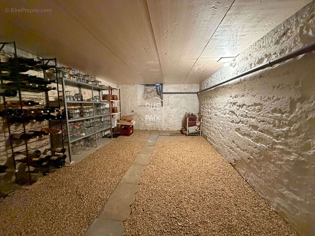 Maison à AZAY-LE-BRULE