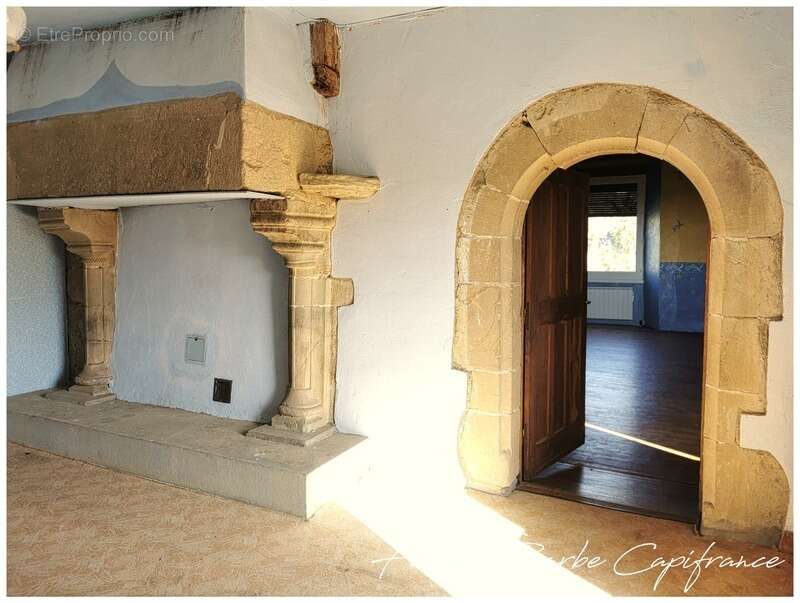 Maison à NEANT-SUR-YVEL