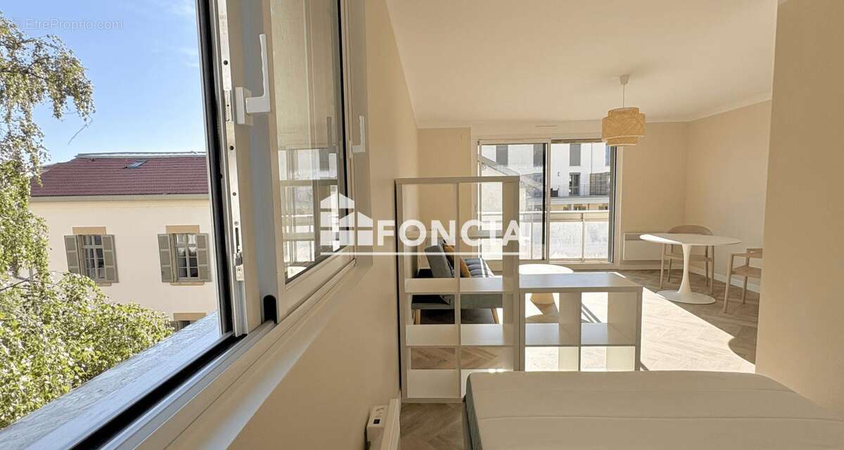 Rue H.GORJUS / Parc Poppy - Appartement entièrement rénové en DERNIER ETAGE avec BALCONopp - photo 7