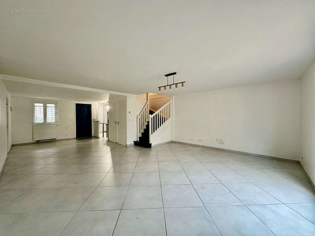 Maison à SAINT-FARGEAU-PONTHIERRY