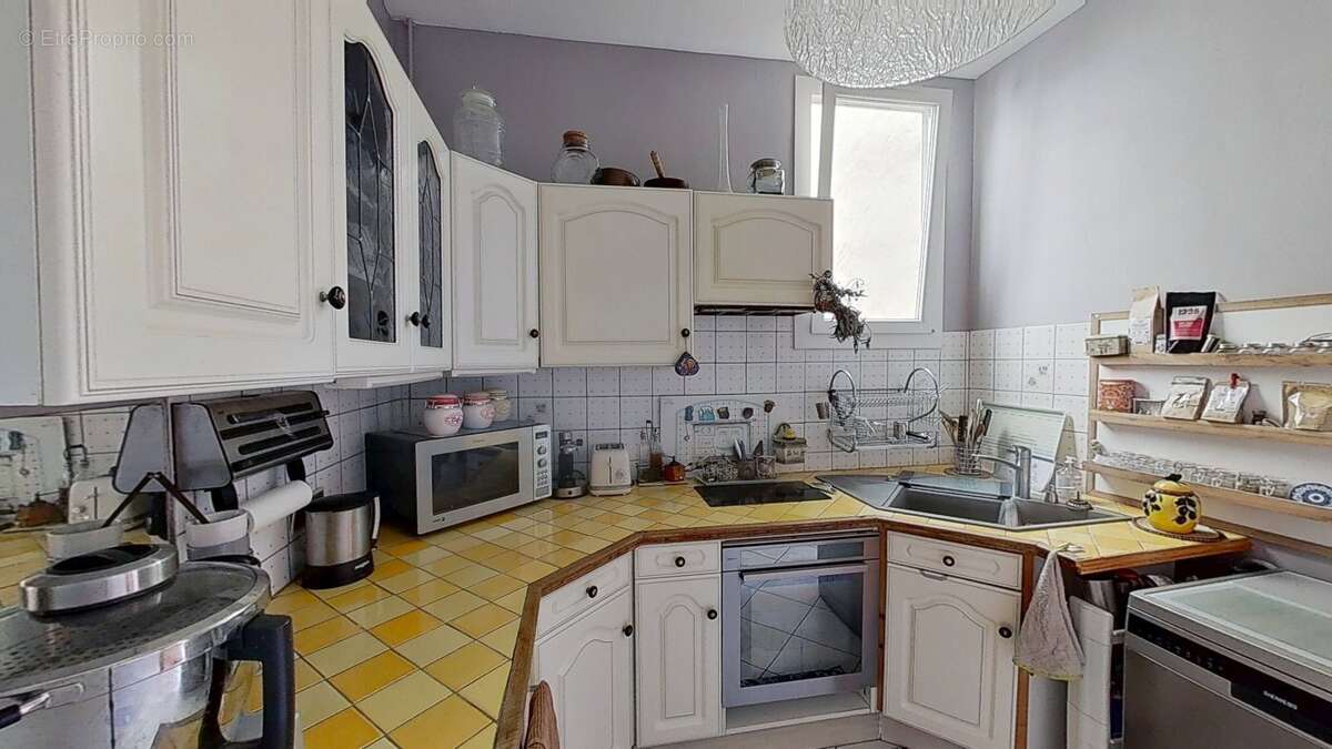 Appartement à MARSEILLE-4E