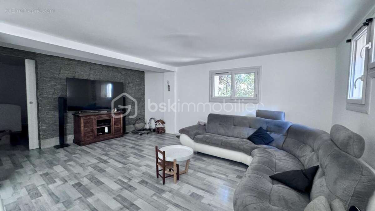 ACHAT d'une Maison de caractère rénovée  179 m² 4 chambres Terrain arboré avec piscine à Toulon - photo 11