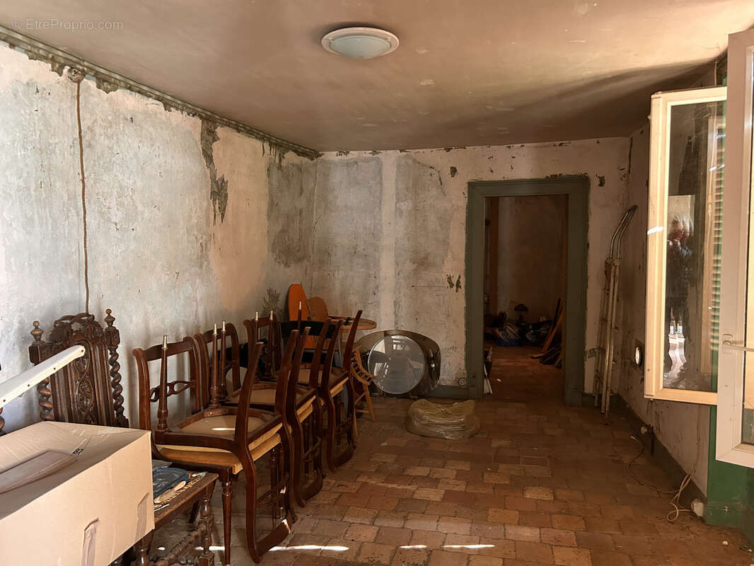 A VENDRE - Maison à rénover entièrement à Saint-Marcel - photo 4