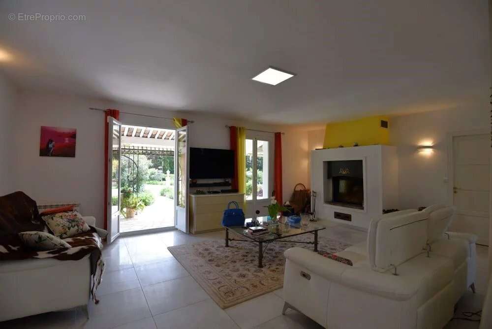 Maison à MONTAUROUX