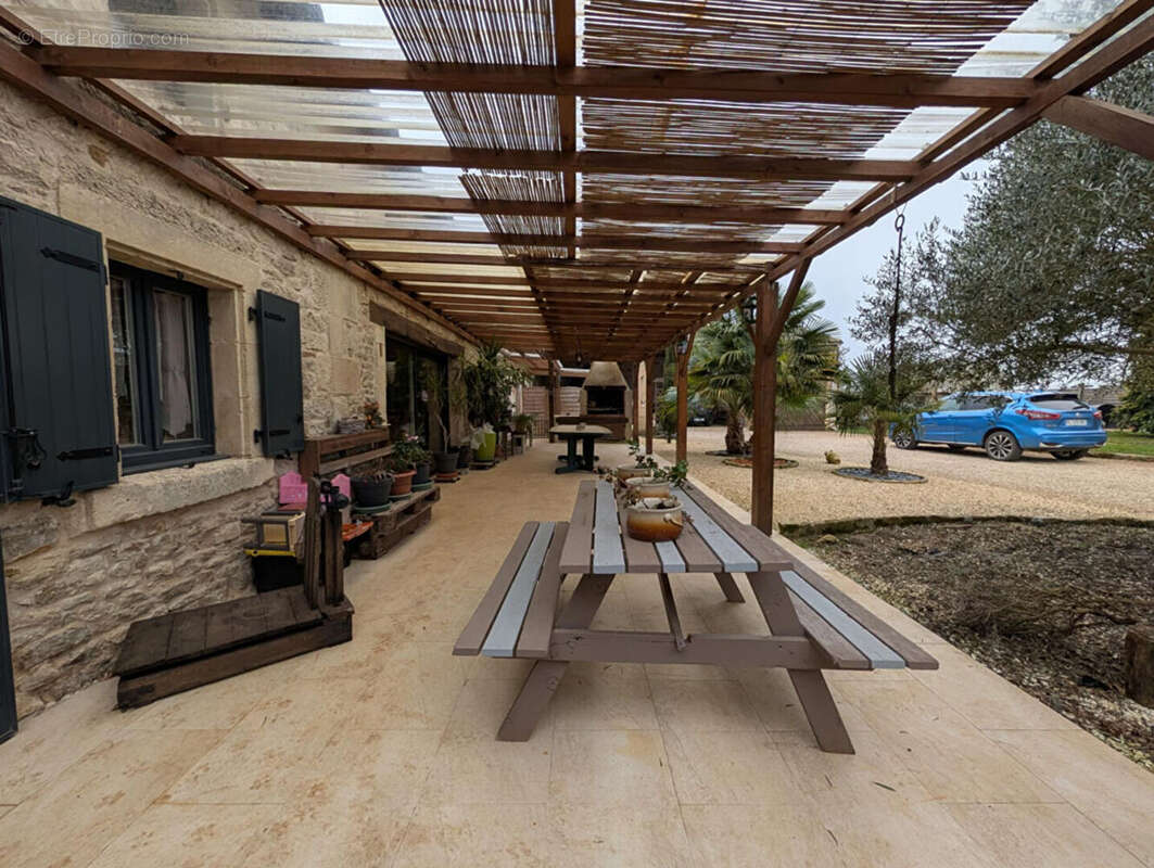 Maison à SAINTE-NEOMAYE