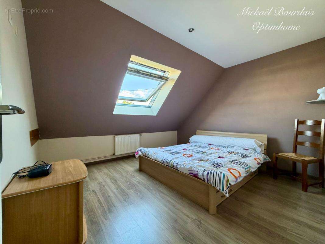 EXCLUSIVITÉ – LE LUDE – Maison 4 chambres - Vie de plain-pied - 3 garages - Terrain clos - Centre-ville à pied - photo 10
