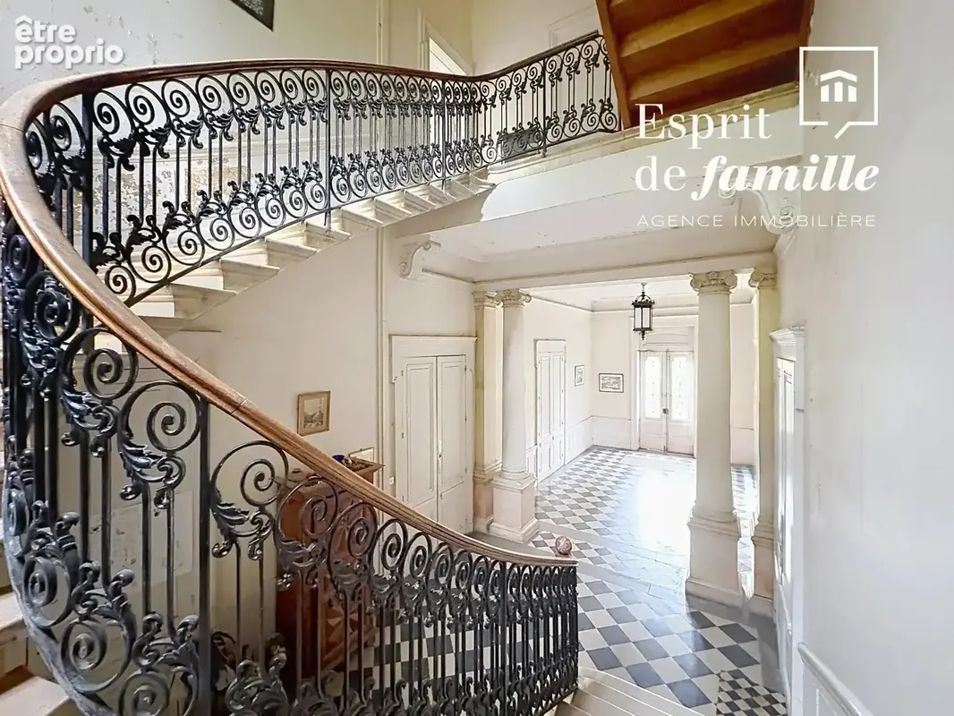 QUAI JEAN-JACQUES ROUSSEAU – Appartement de réception de 122 m² dans une maison bourgeoise - photo 3