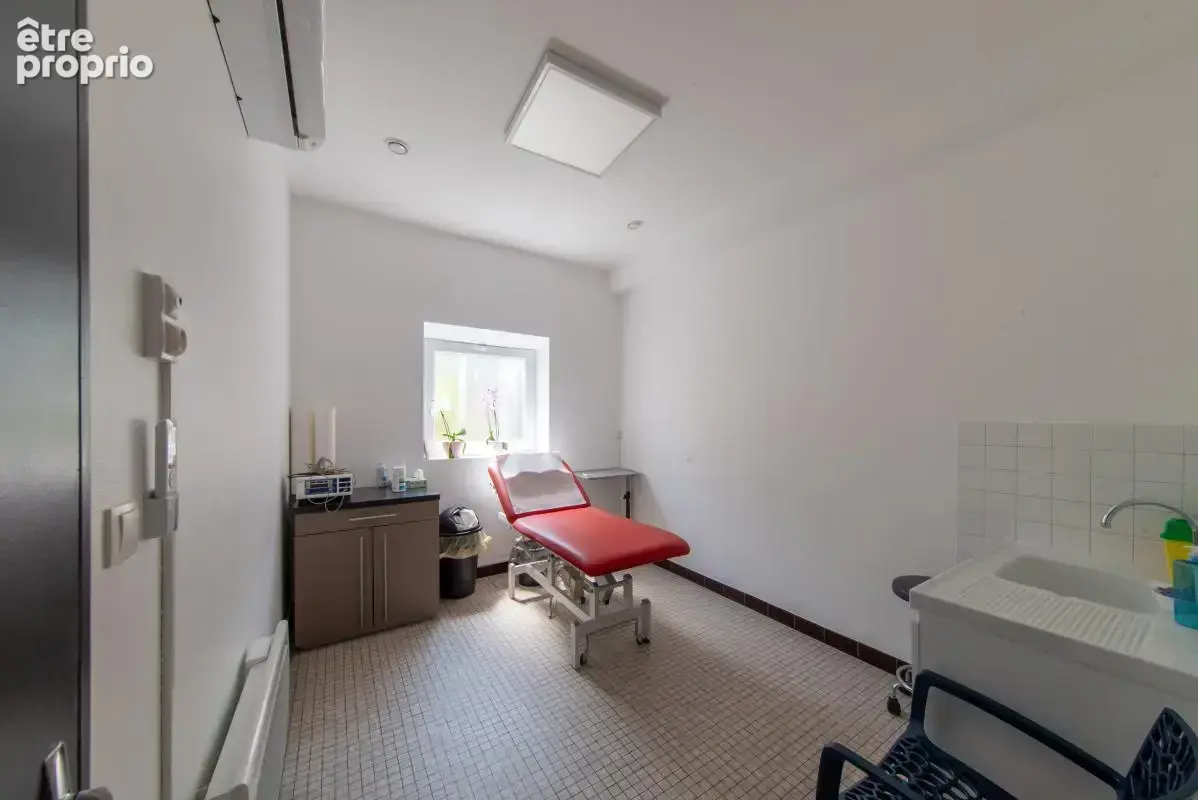 Immeuble loué - 211 m² - Ruffec (16) - photo 6