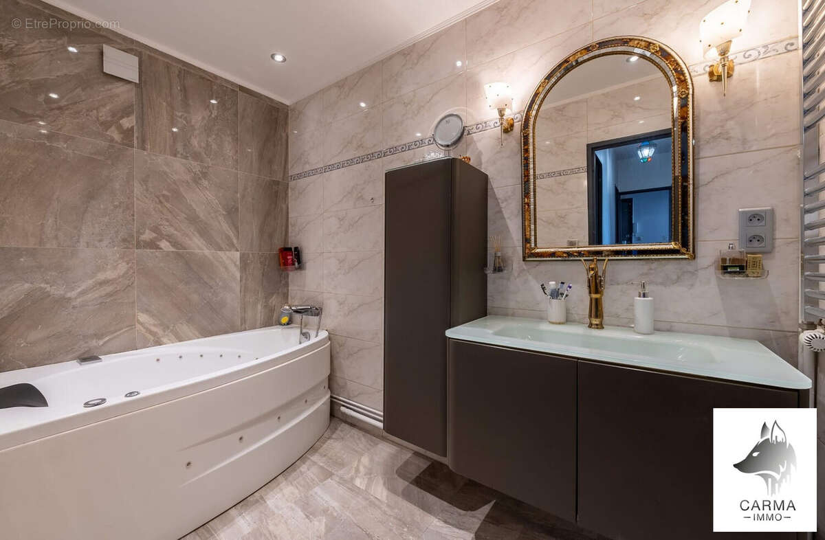 Appartement à COURBEVOIE