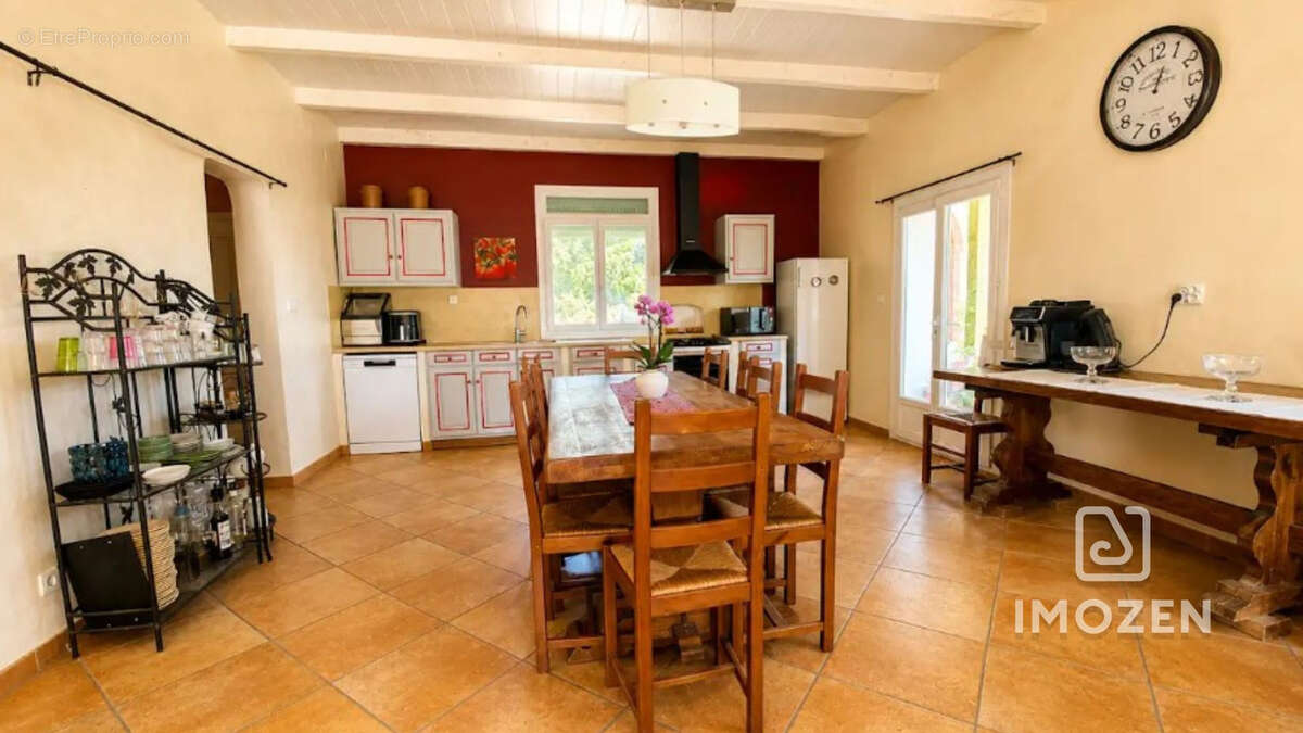 Propriété 334 m2 - 7 082 m2 de terrain -activité locative existante - photo 4