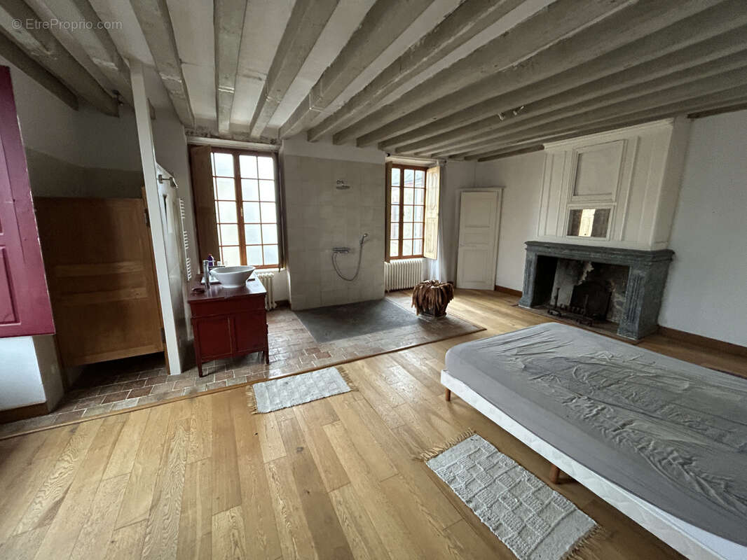 Maison à FRESNAY-SUR-SARTHE