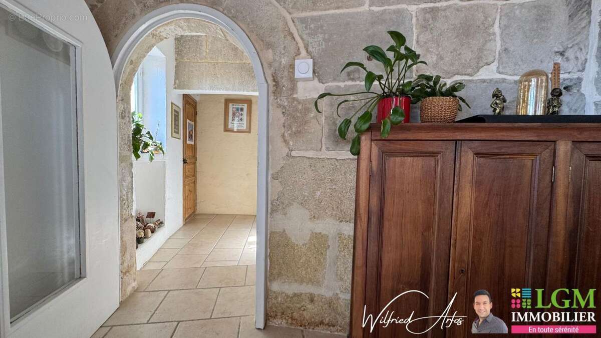 Maison à GALLARGUES-LE-MONTUEUX