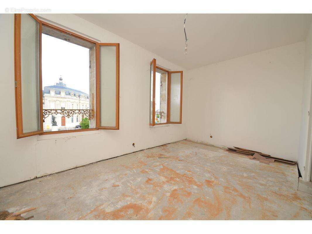 Appartement à COUTRAS