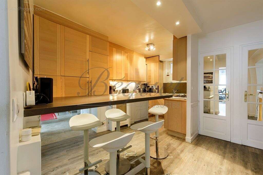 Maison à MARNES-LA-COQUETTE