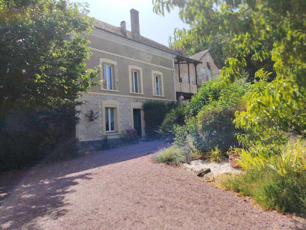 Maison à DANGE-SAINT-ROMAIN