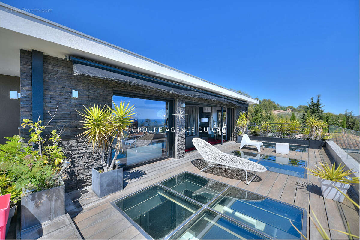 Villa d'exception à vendre à ST RAPHAEL avec vue mer. - photo 15