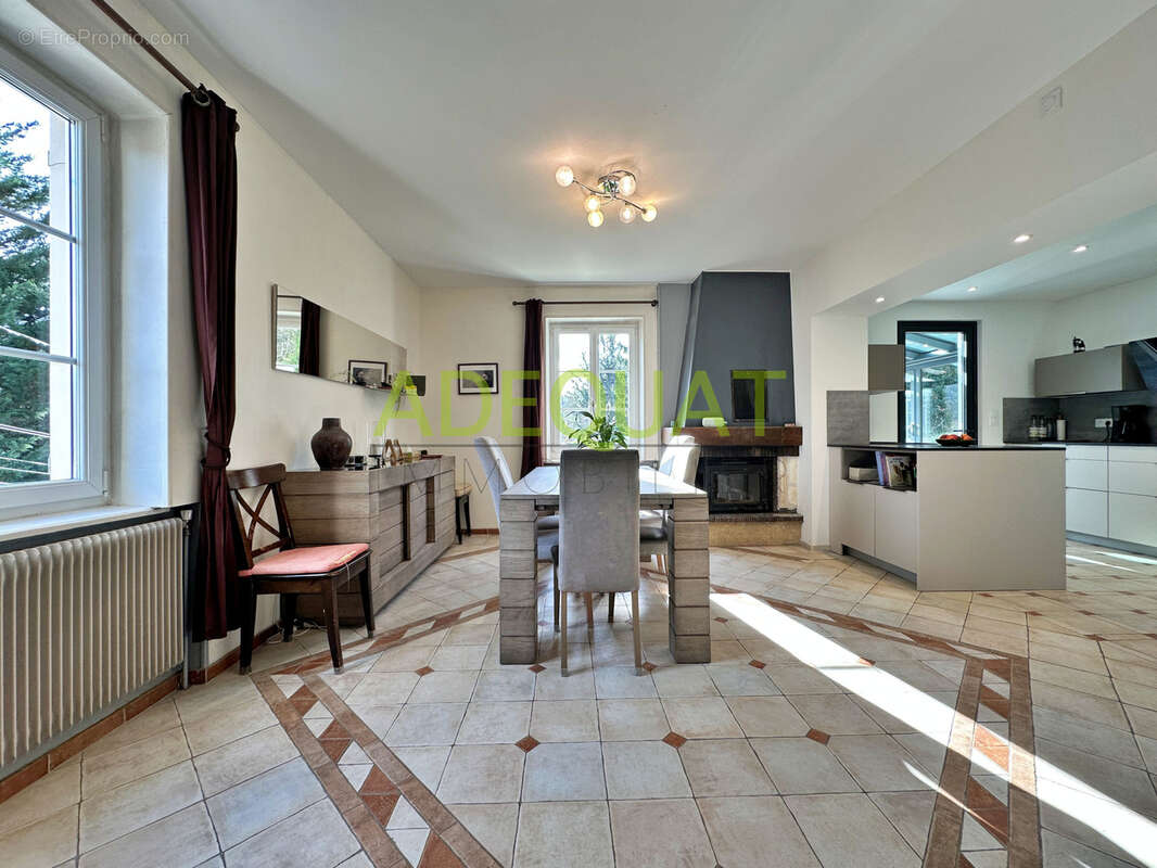 Maison à MAUBEC