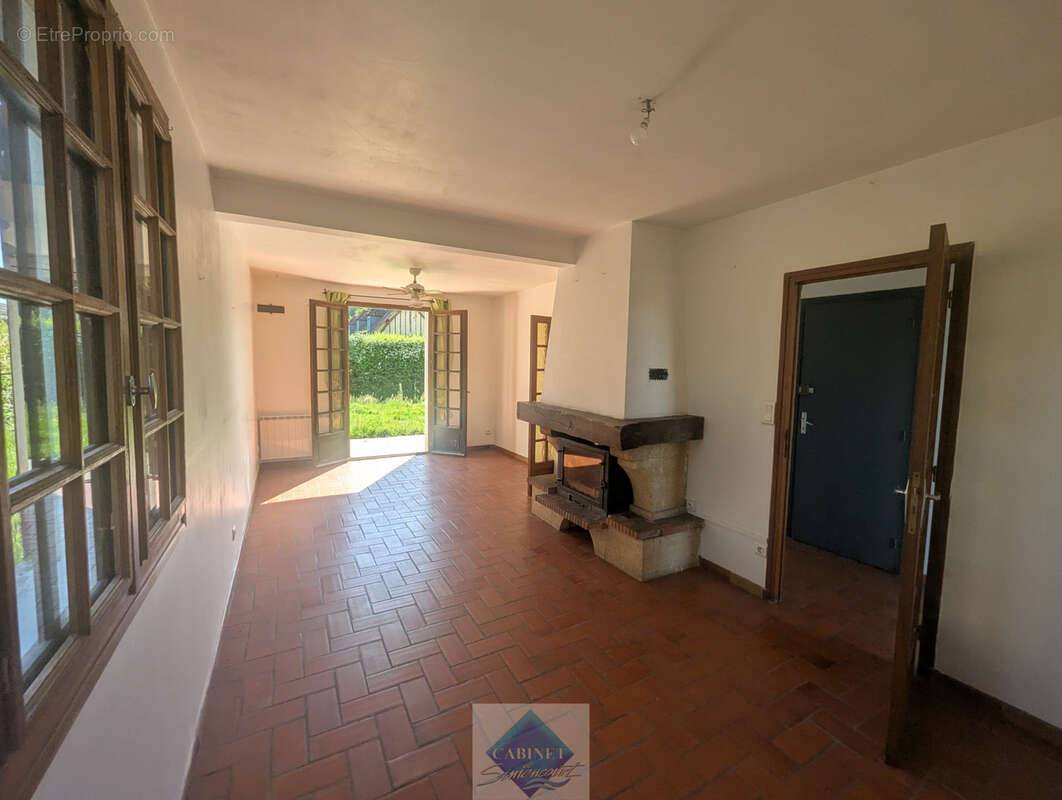 Maison à FEUQUIERES-EN-VIMEU