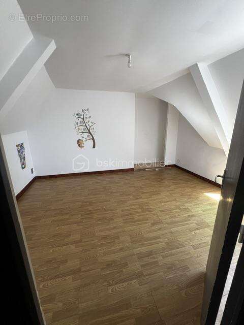 Maison de 188 m² avec 2 appartements indépendants – Garage, cave et terrain – Ernée (53500) - photo 12