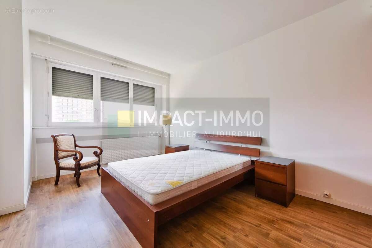 Appartement à COURBEVOIE