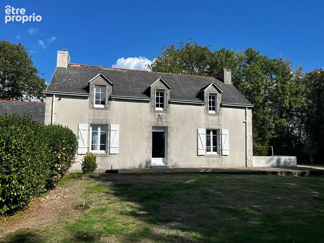 A VENDRE A SAINT-YVI - Ancienne ferme avec deux habitations, dépendances et plus de 6 000 m² de terrain - photo 4