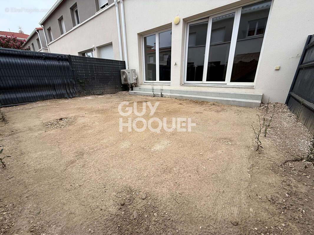 A vendre à PEZILLA LA RIVIERE (66370)  Maison F5 de 90 m² avec jardin et garage. - photo 17