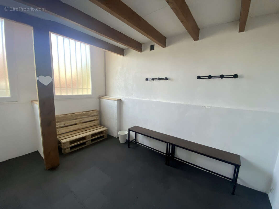 Commerce à CRAPONNE-SUR-ARZON