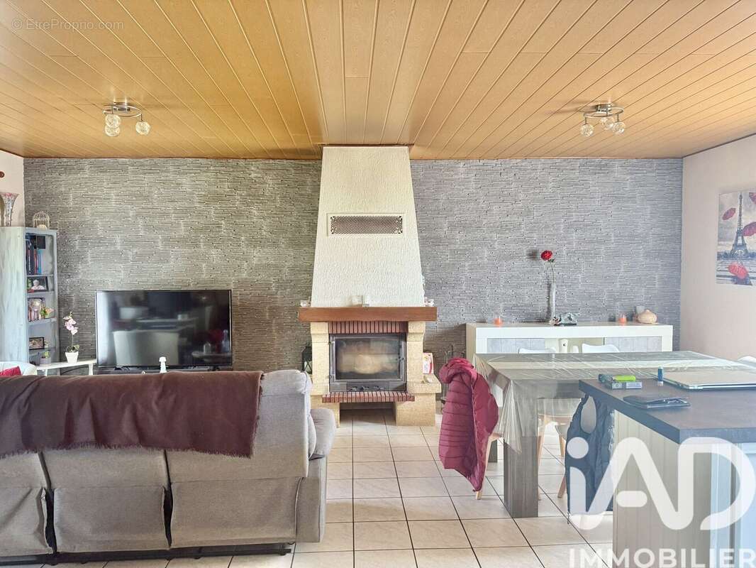 Maison 80 m² à Marcillac-Saint-Quentin  - photo 8