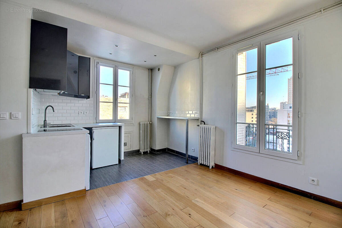 Appartement à PARIS-14E