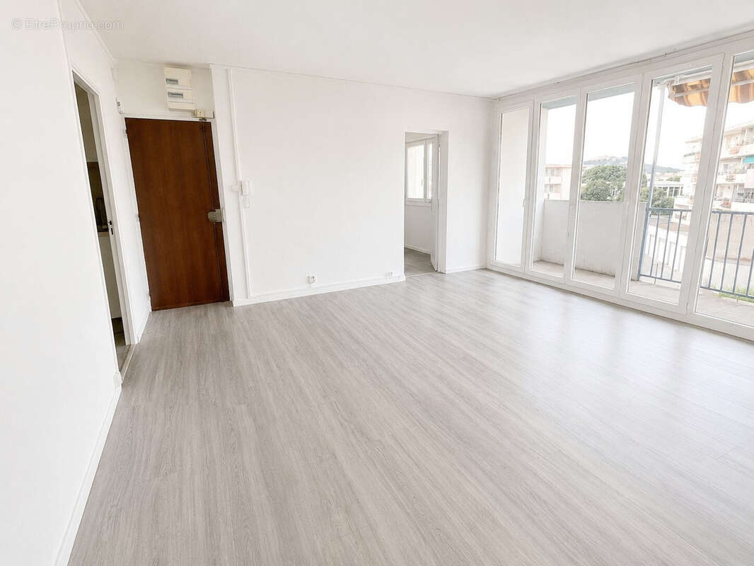 Appartement T4 traversant de 68m2 avec 3 chambres à proximité des commerces et écoles - photo 3