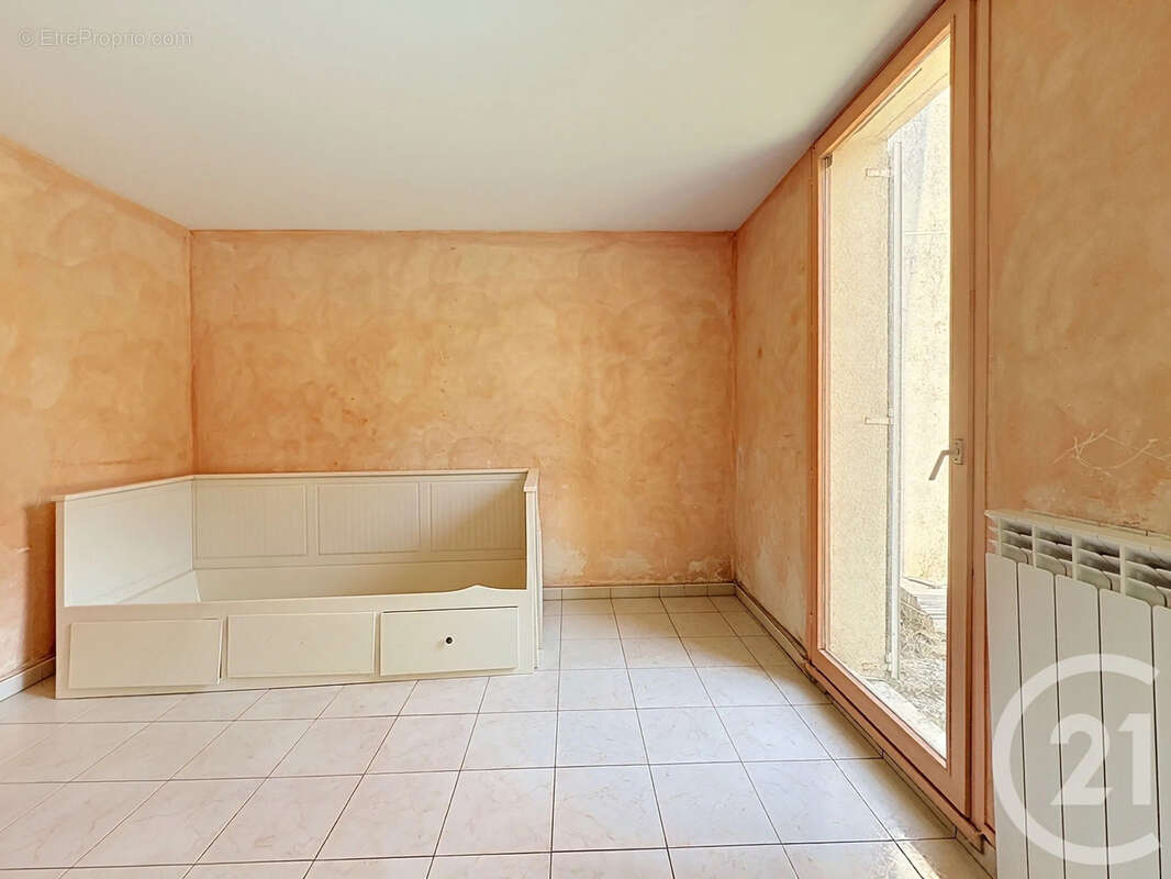 Appartement 96 m² à Nandy  - photo 4